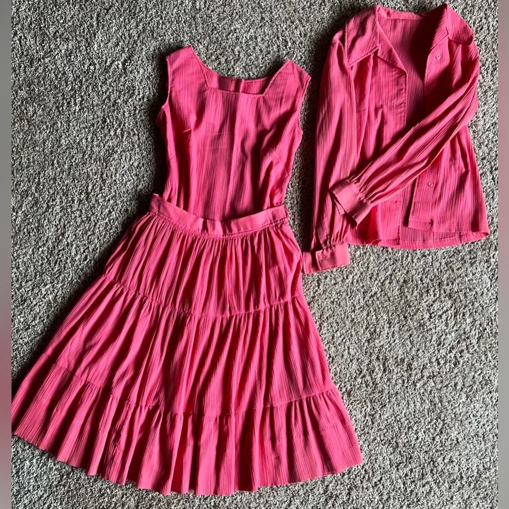 VINTAGE HANDMADE, One-Of-A-Kind Hibiscus Pink Tiered Skirt Set. - Picture 9 of 16